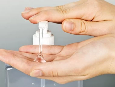 Όλα όσα πρέπει να ξέρεις για τα απολυμαντικά χεριών- Τι πρέπει να προσέξεις στα συγκεκριμένα προϊόντα